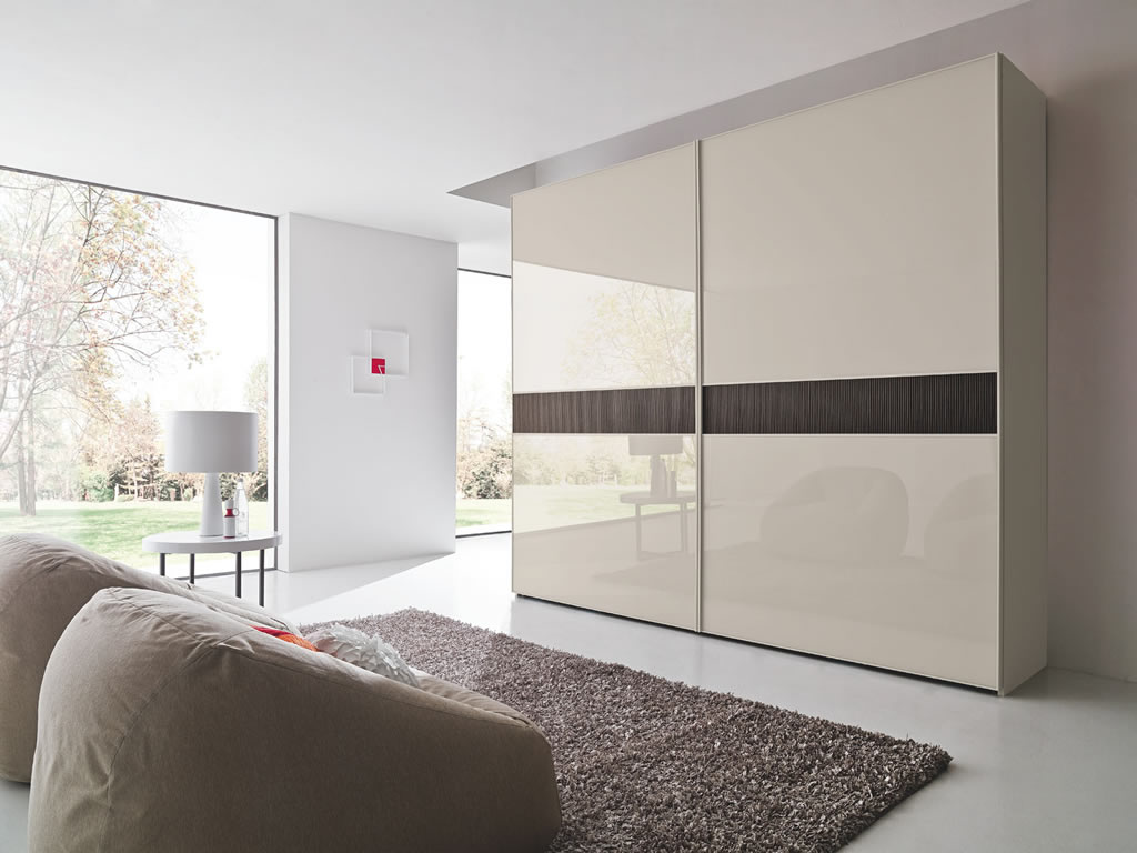 Modern-Italian-Bedroom-Furniture-Design-of-Aliante-Wardrobe-King-Big-by-Venier
