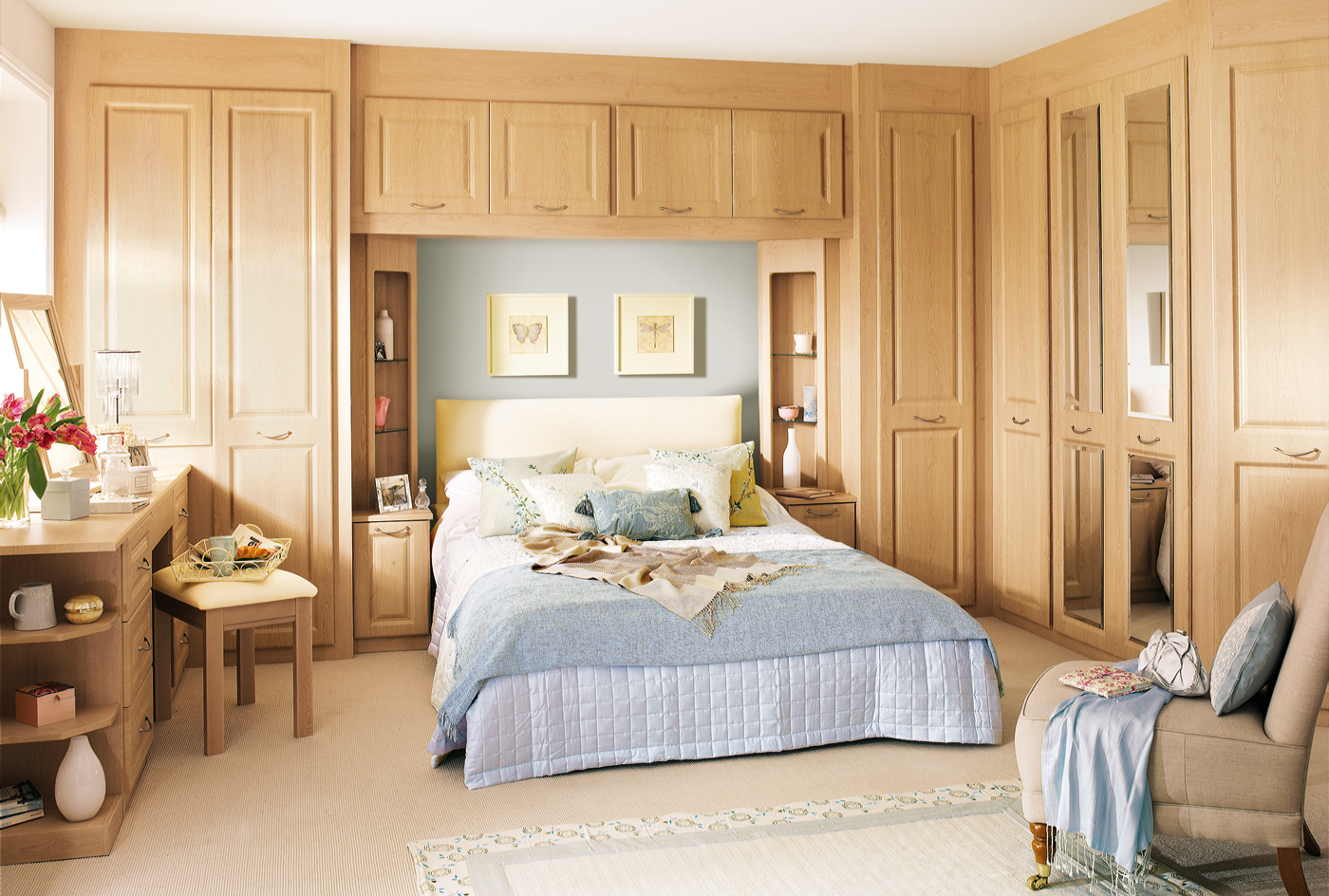 Modern-Wickes-Fitted-Bedroom-Furniture-With-Fitted-Wardrobes-Around-Bed-For-Cozy-Bedroom-Design