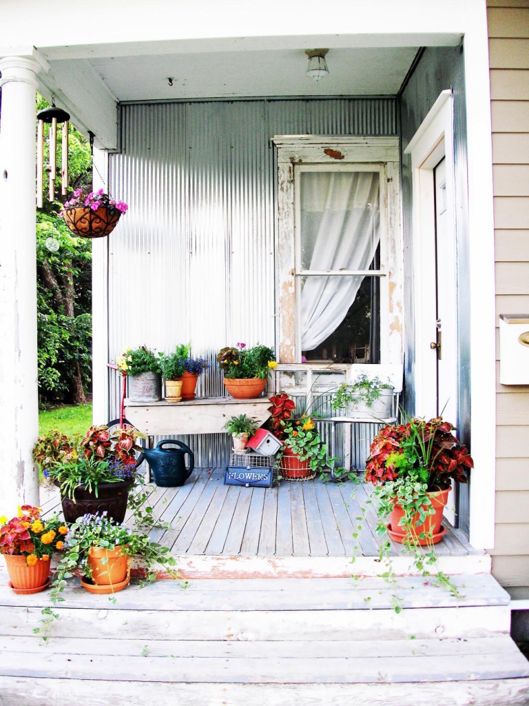 RMS-robinelise_shabby-porch-container-garden