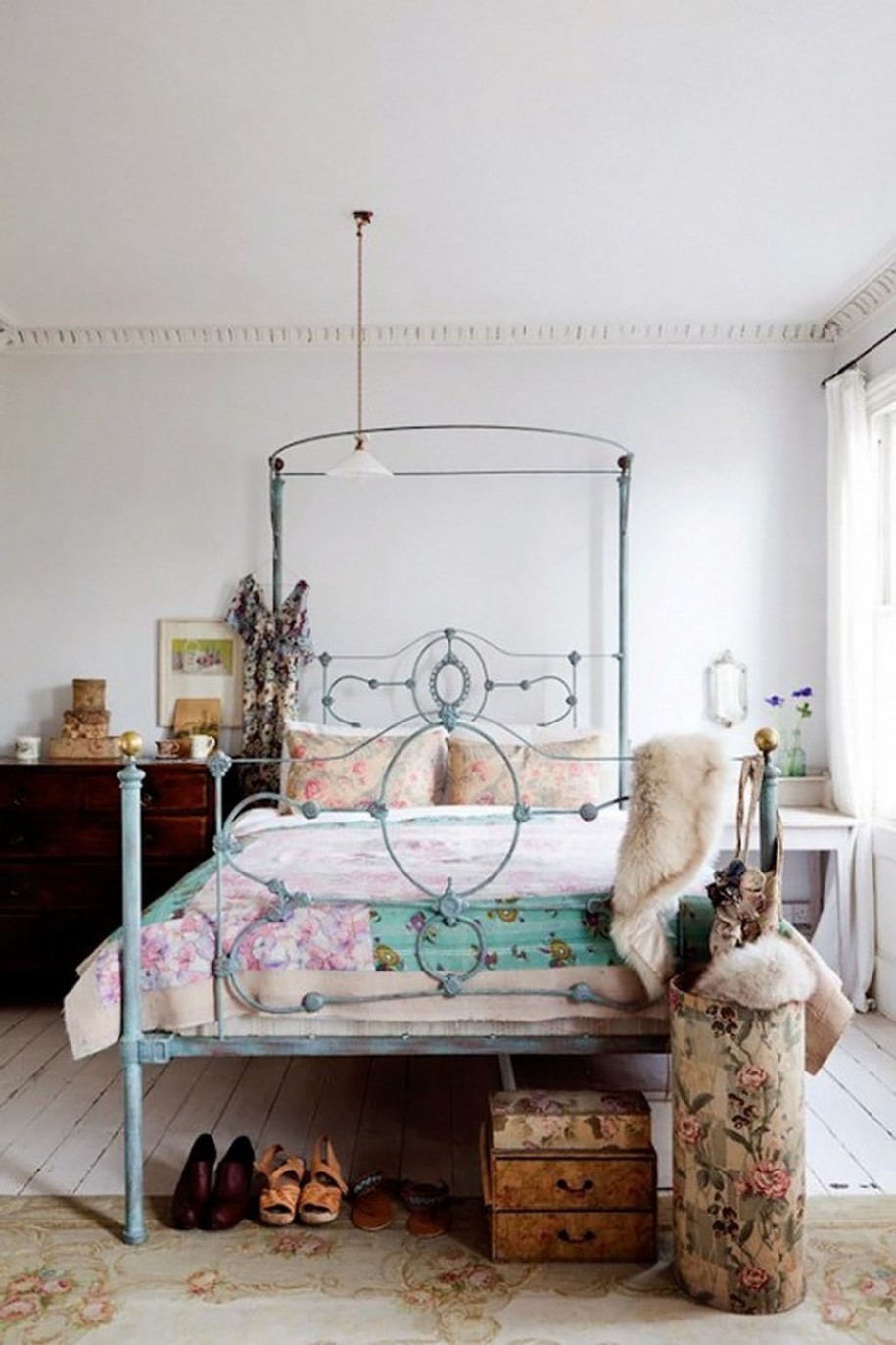 bedroom-enthralling-white-shabby-chic-bedroom-design-with-white-paint-wood-flooring-and-african-mahogany-wood-dresser-fashionable-Shabby-chic-Inspired-Bedroom-Decorations