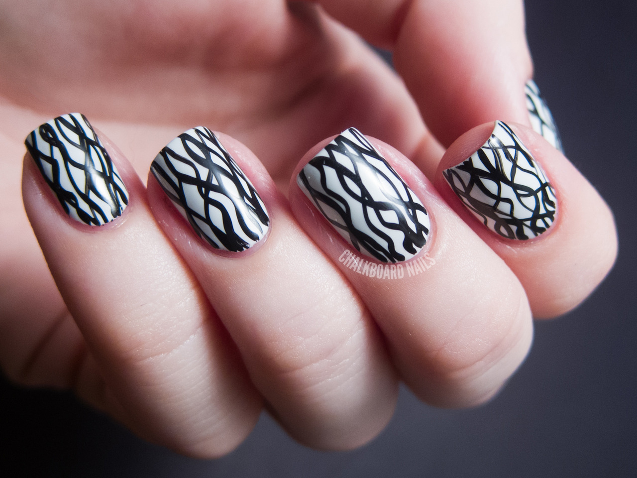 black-and-white-acrylic-nails