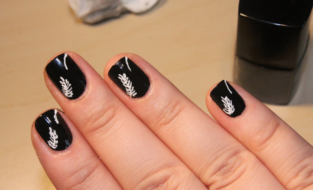 black-and-white-nail-art-for-short-nails