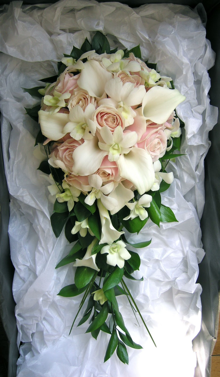 calla-lily-rose-orchid-teardrop-bouquet