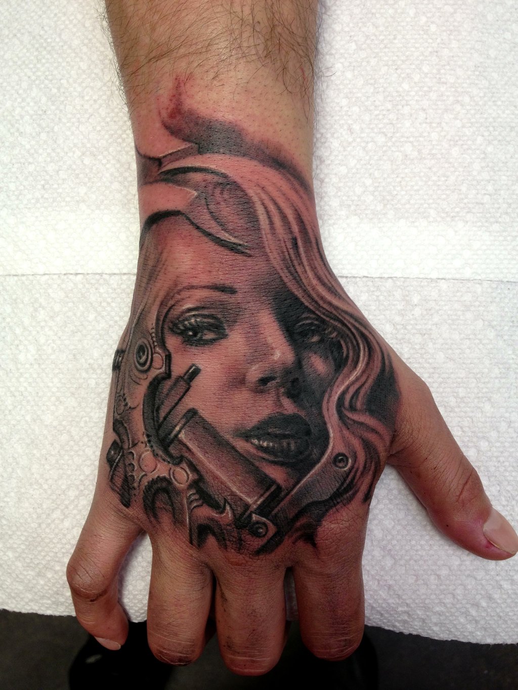 hand_tattoo_by_hatefulss