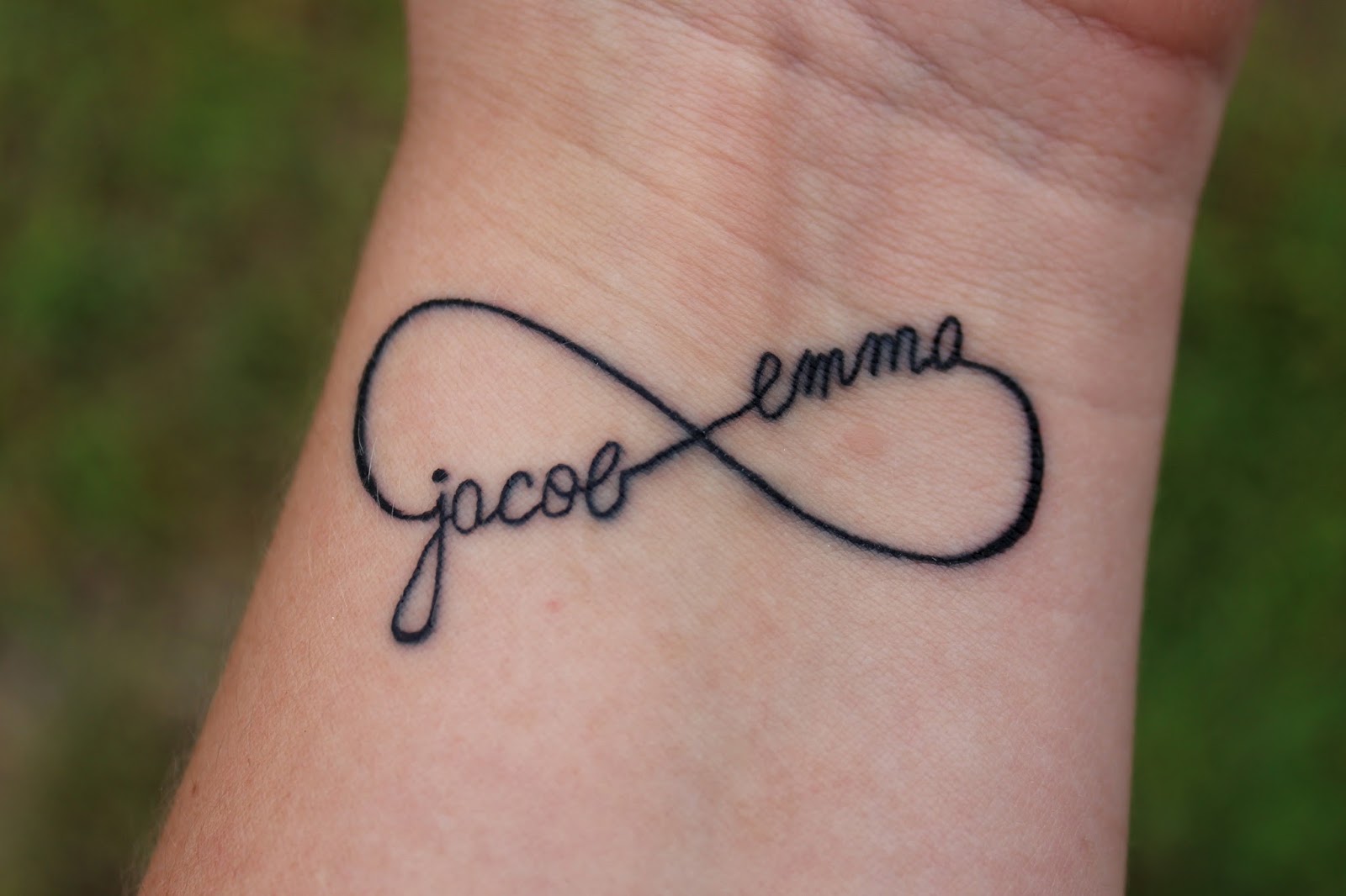 4. 50+ Last Name Tattoos for Women (2021) - wide 7