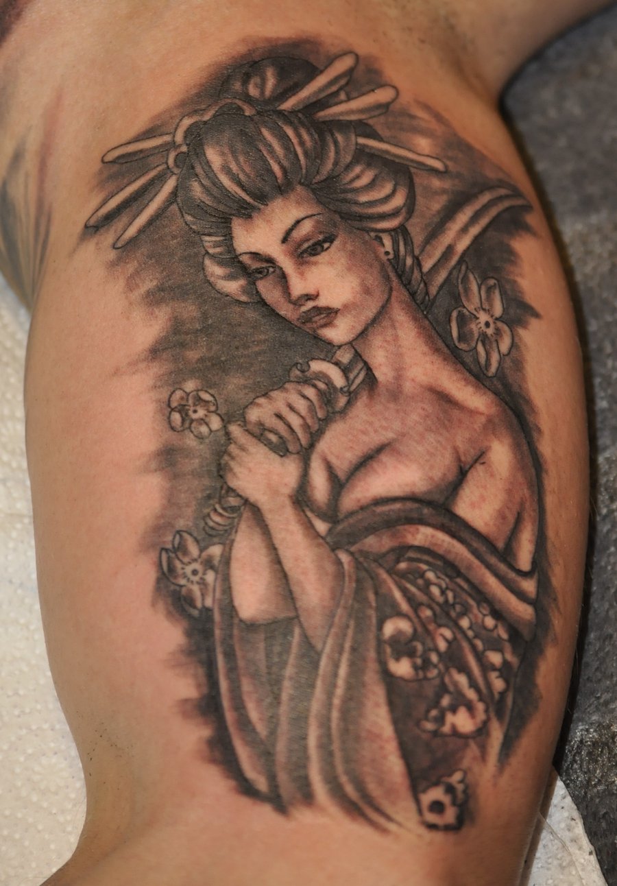 samurai-geisha-tattoo-on-muscles