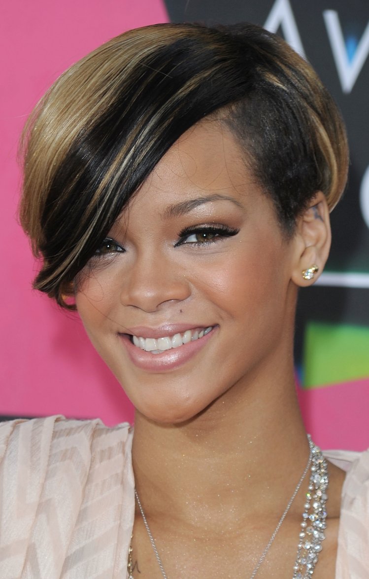 short-layered-hairstyles-for-young-women
