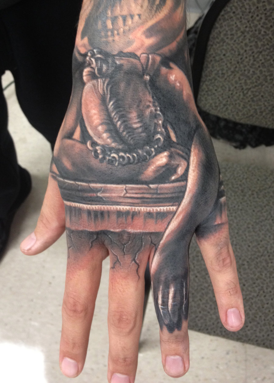 statue_hand_tattoo_by_hatefulss