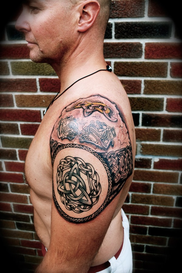 Amazing Celtic Tattoo On Shoulder
