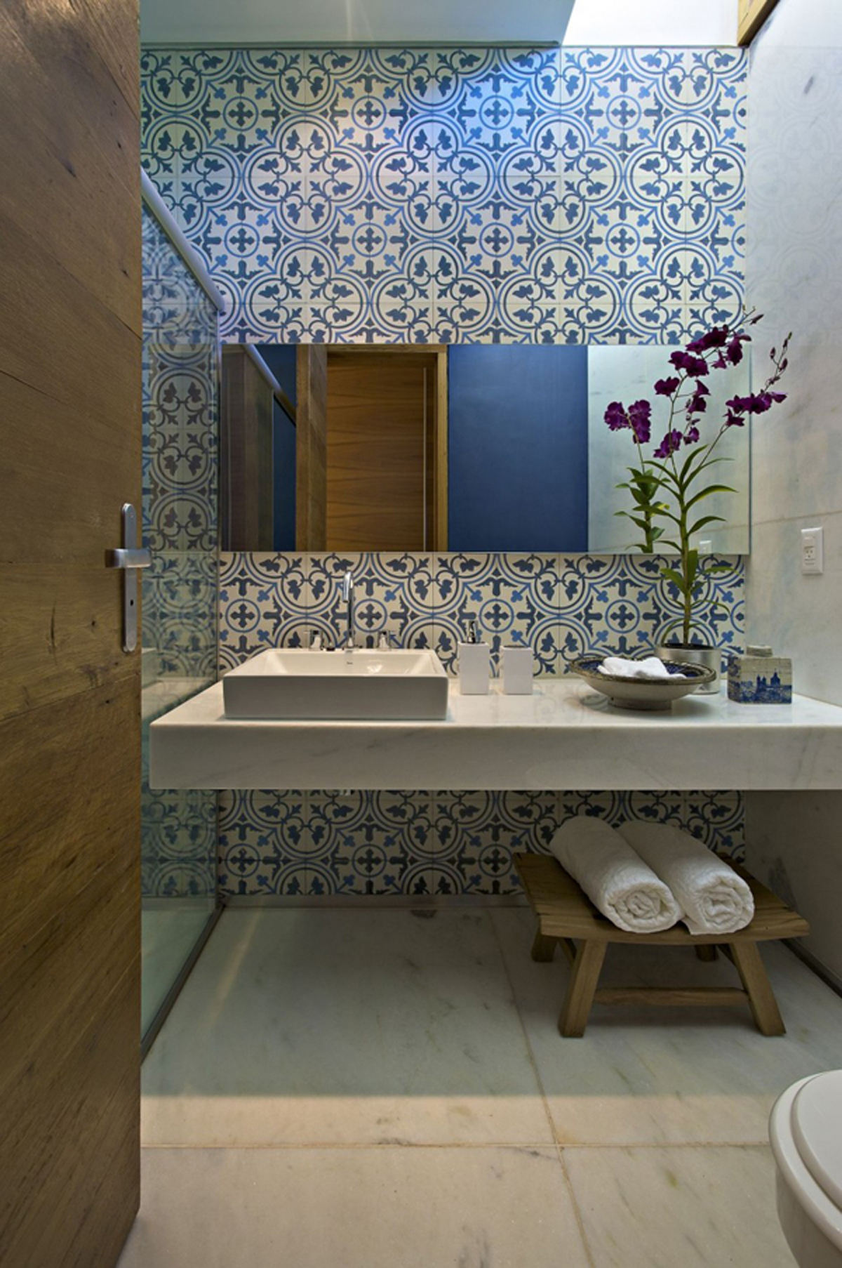 Unique Wall Paper In Small Traditional Bathroom Design With Mirror