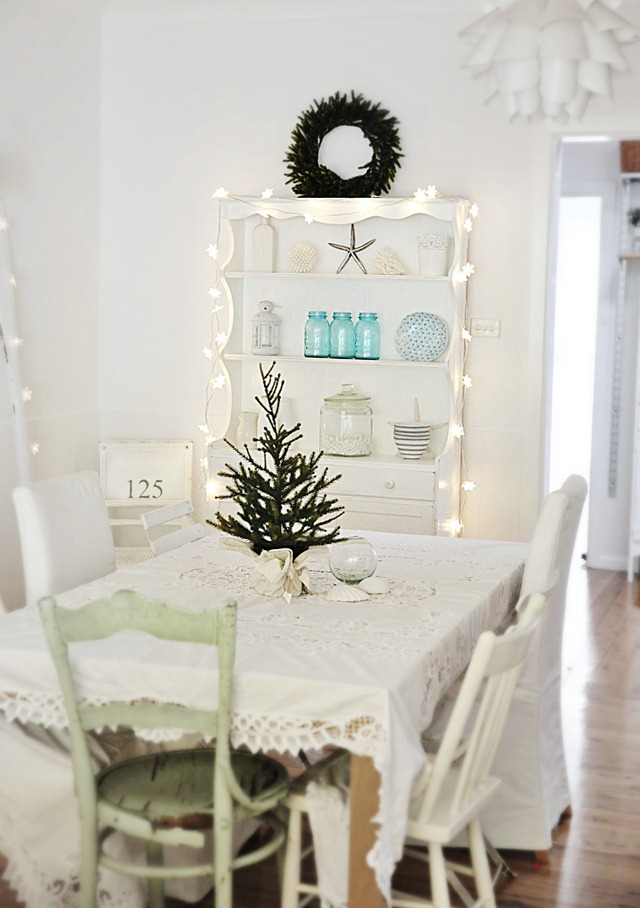 beach-cottage-christmas-tree-dining-room-decor