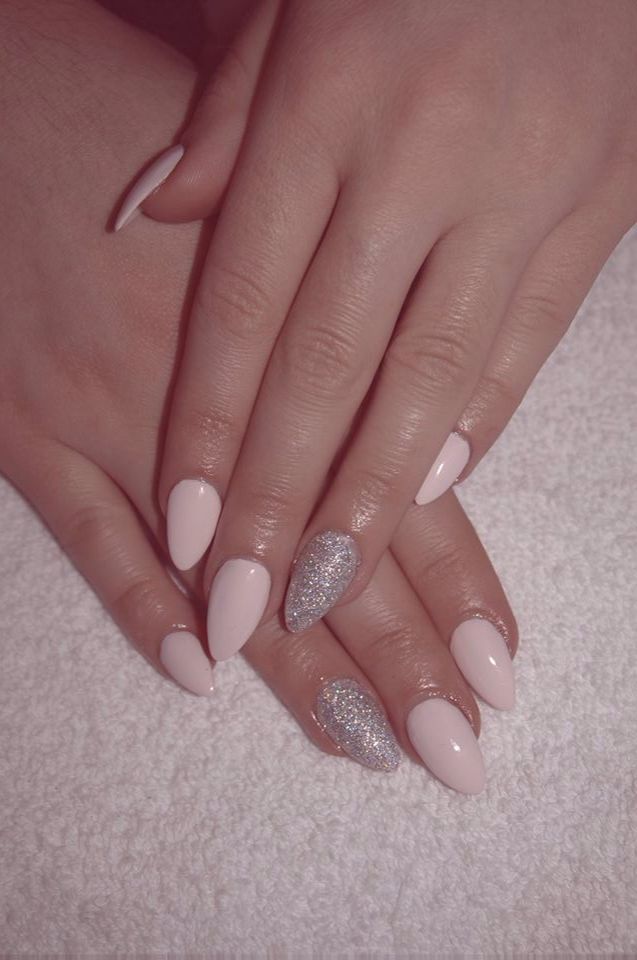 Almond shape pale pink and silver acrylic set