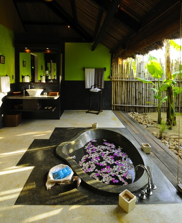 Amazing Tropical Bathroom Design