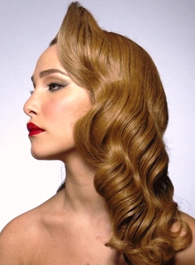 Classy Vintage Hairstyle for Women
