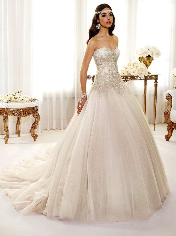 Jasmine Wedding dress - by Delsa