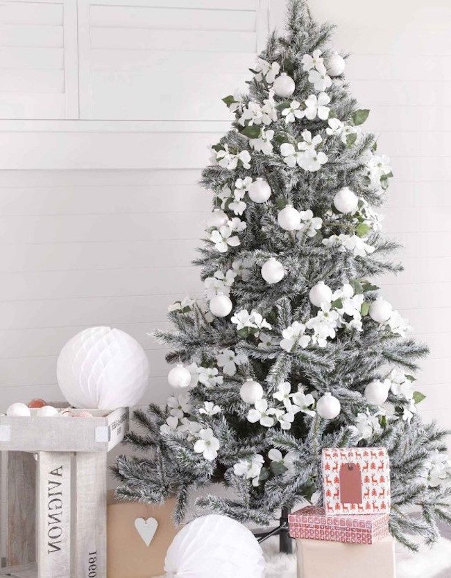 Decorating White And Silver Christmas Trees Decorations Ideas