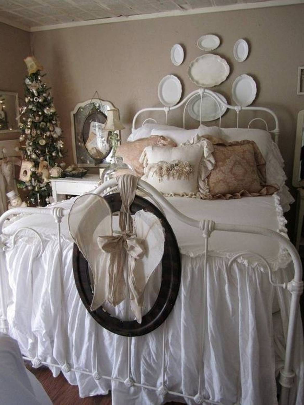 Shabby Chic White Christmas Themed Bedroom Decoration With Christmas Tree And White Bedding Set