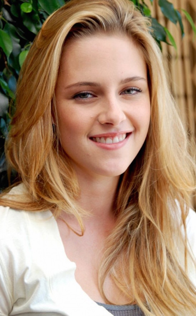 Kristen Stewart Long Blonde Hairstyles