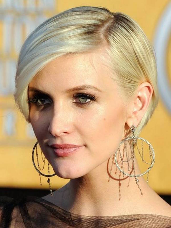 Short Hairstyles for Thick Hair and Oval Face