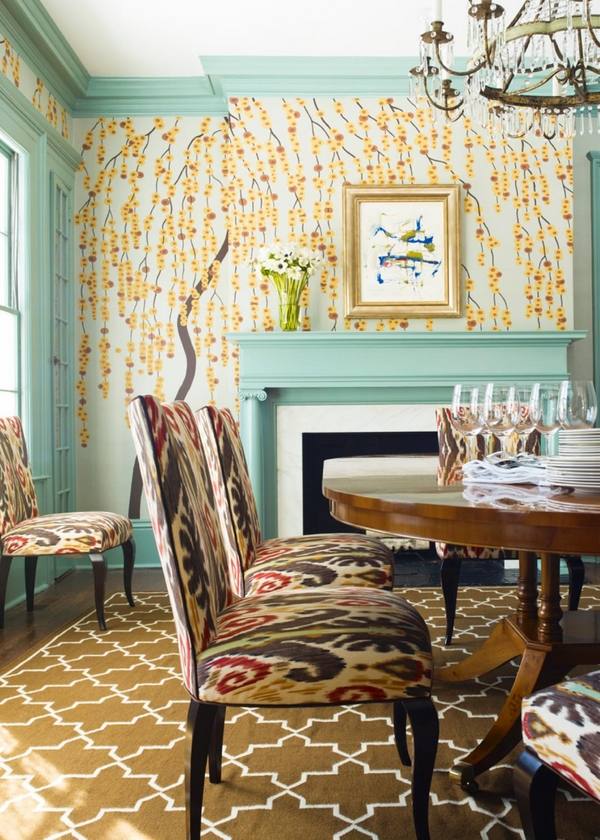 Eclectic dining room design floral wallpape