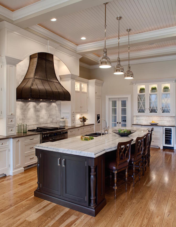 Refined Traditional Kitchen in Burr Ridge