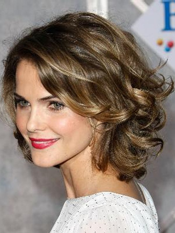 Best hairstyle for curly hair of round face
