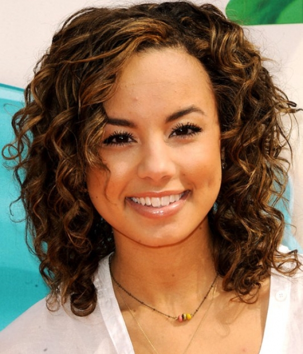 Cute Curly Hairstyles for round faces