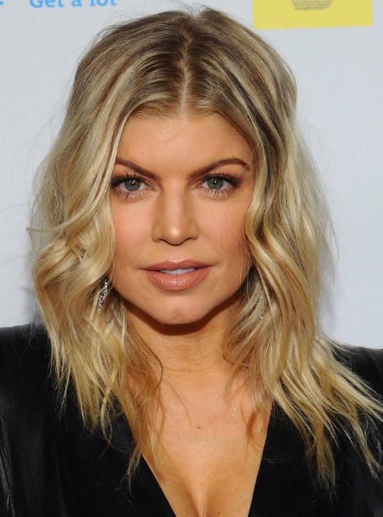 Fergie Medium Layered Hairstyle for Waves Hair 30