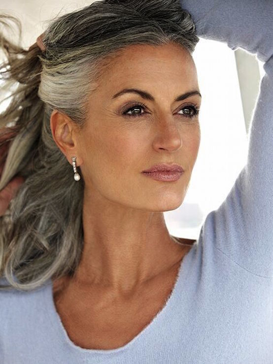 Hairstyles for gray hair