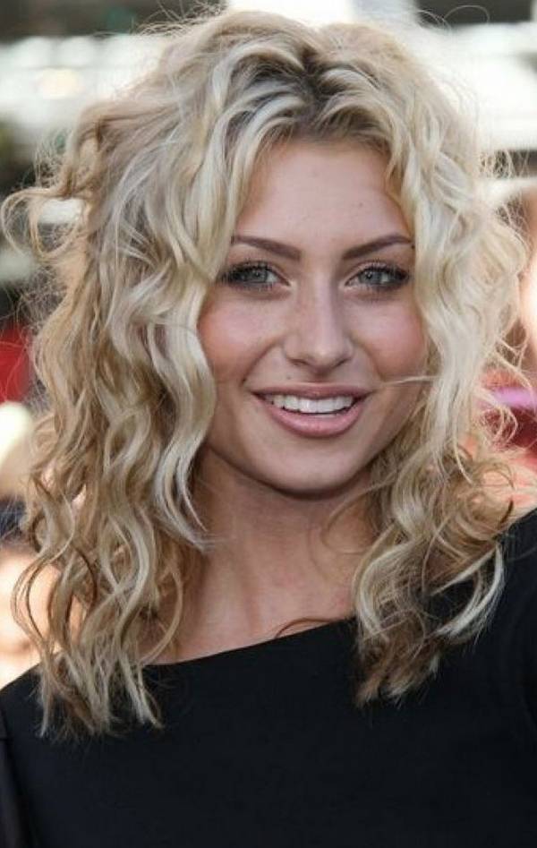 Latest Curly Hairstyles For Round Faces