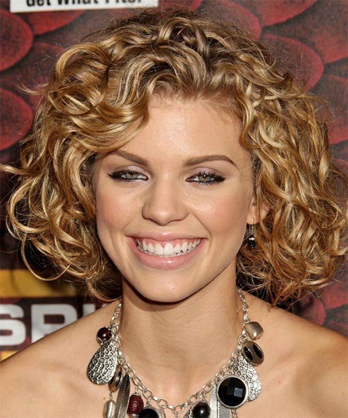 Medium Curly Hairstyles for Round Faces