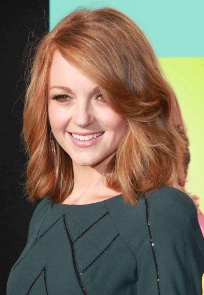 Medium Length Hairstyles For Round Faces