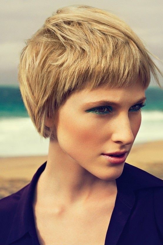 23 Best Short Haircuts For Thick Hair - Feed Inspiration