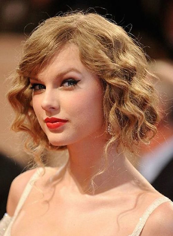 Taylor Swift short curly style