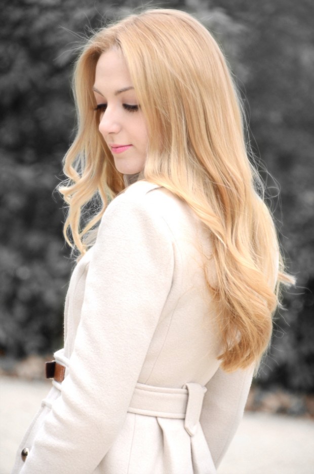 Wavy Hairstyle For Long Blond Hair