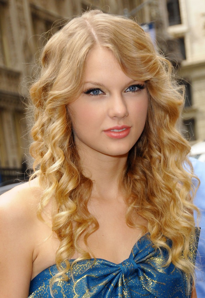 latest fashion of curly hairstyles