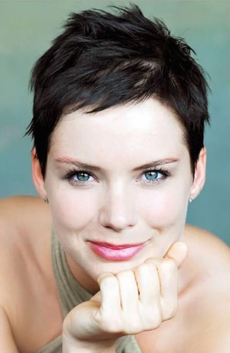 very short hairstyles for older women