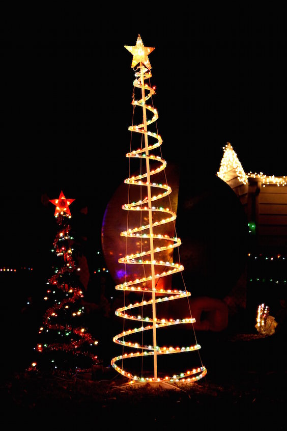 Awesome Christmas Lighting Tree