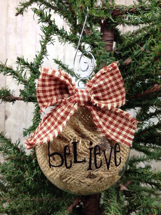 21 Burlap Christmas Decorations Ideas To Try This Christmas  Feed