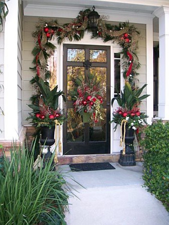 Christmas Decor and Front Porches