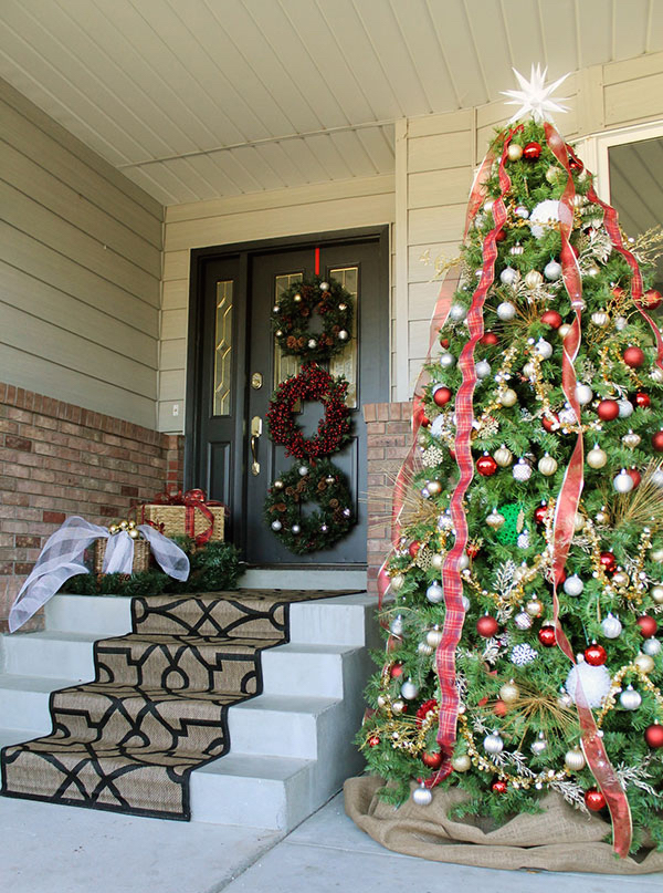 Christmas Decorating Ideas for the Front Door
