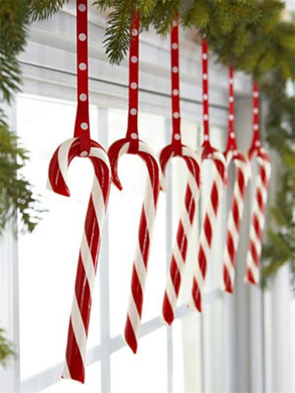 Christmas Decorating With Candy Canes