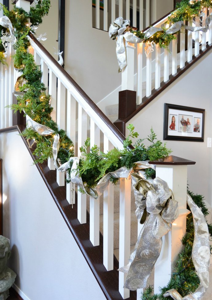 christmas decorations that turn your staircase