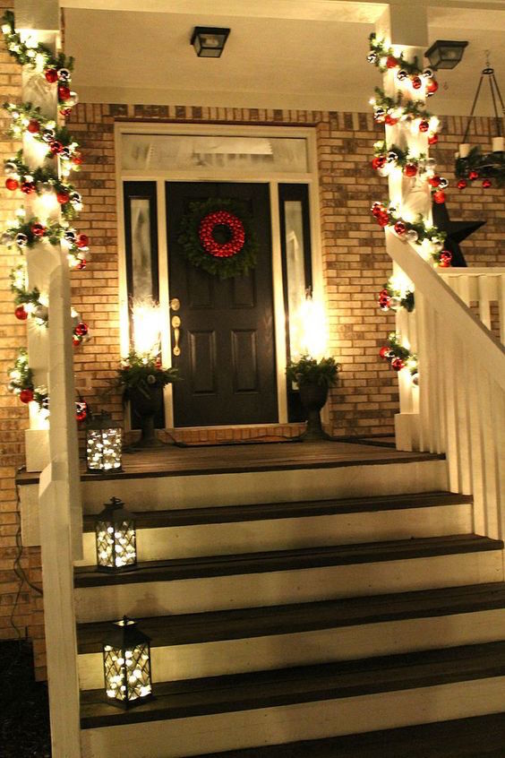 23 Christmas Porch Decor Ideas To Try This Year - Feed Inspiration