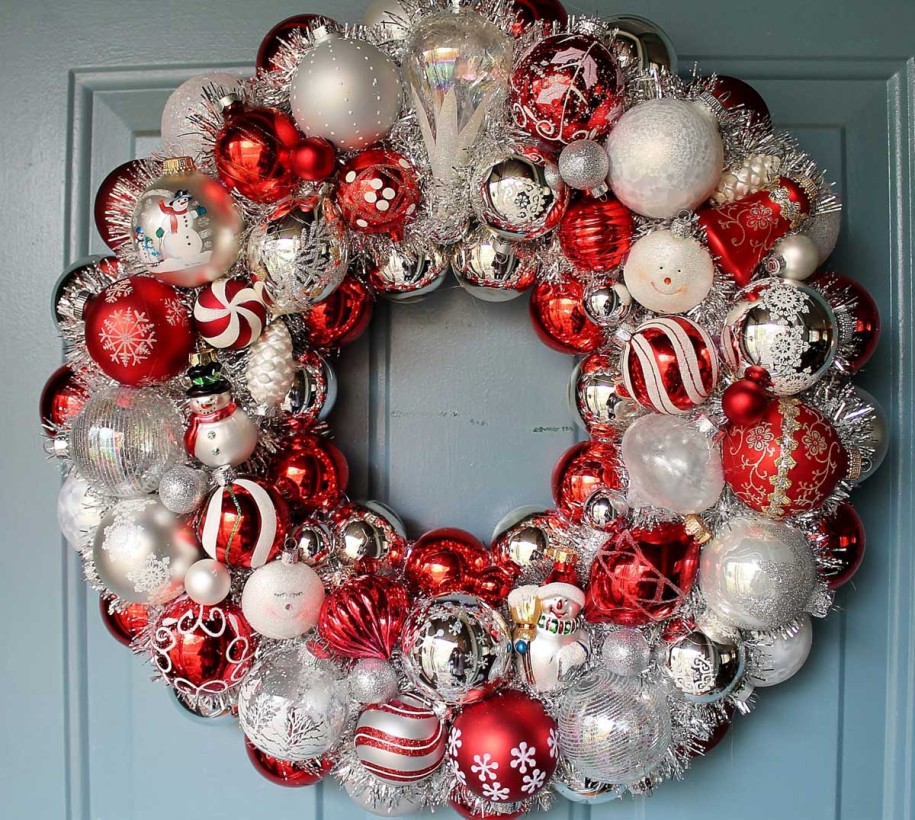 Christmas Wreath Decorating Idea
