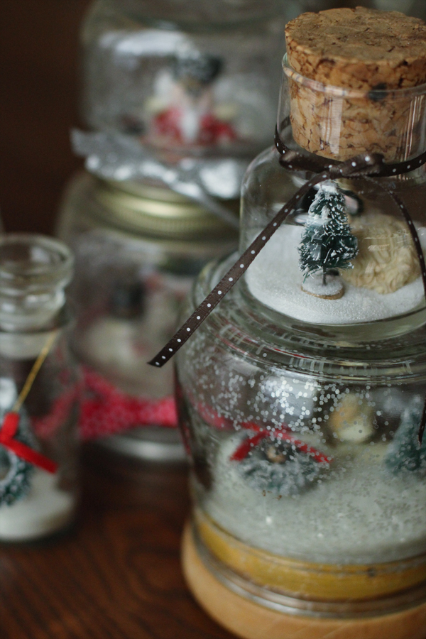 DIY Mason Jar Snow Globes Christmas
