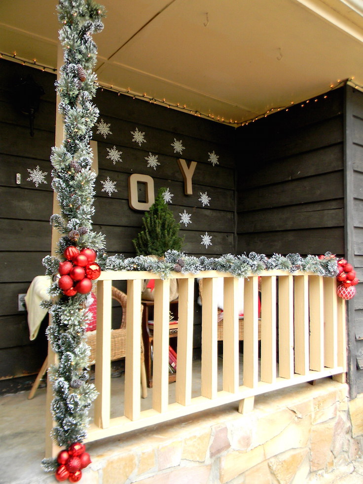 Front Porch Christmas Decorating Idea
