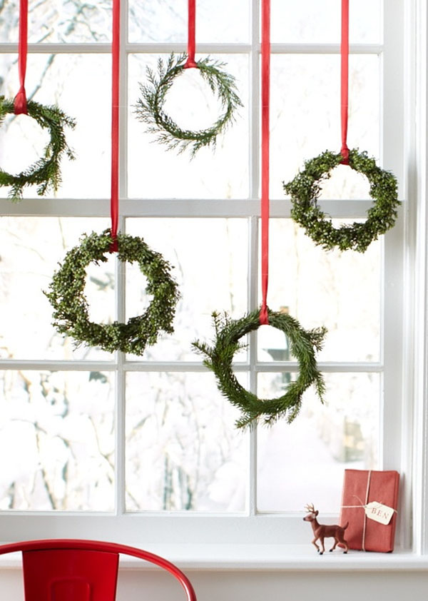 simple window wreaths