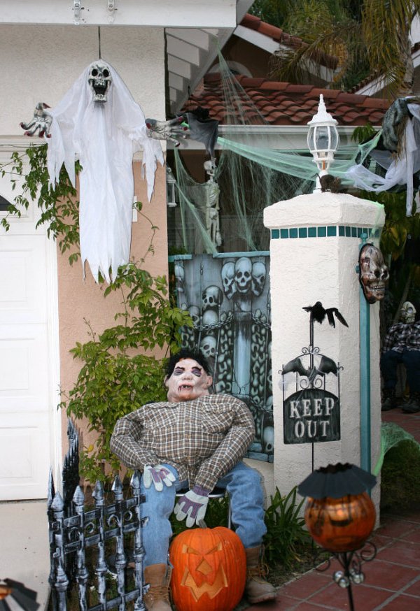 Spooky Outside Halloween Decorations Ideas