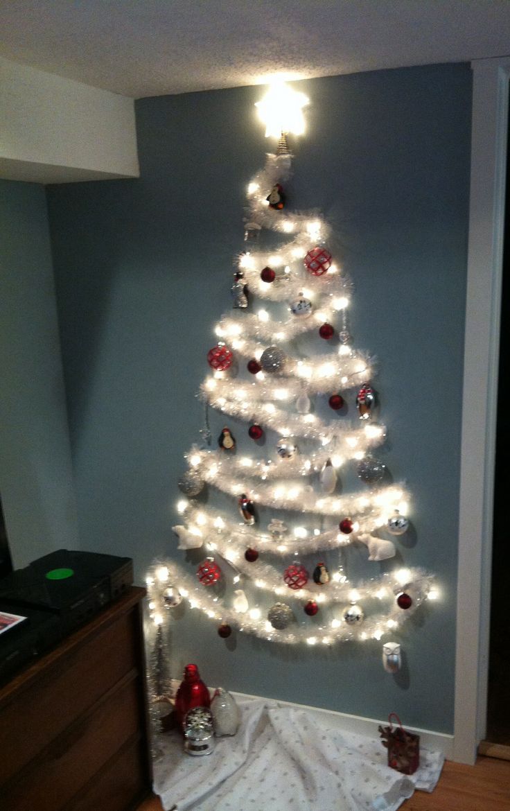 Wall Christmas tree for small spaces